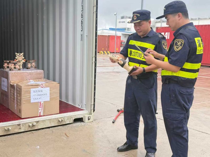 今年前三季度經(jīng)&ldquo;錢凱-上海&rdquo;海運(yùn)航線進(jìn)出口貨物達(dá)15.4萬噸